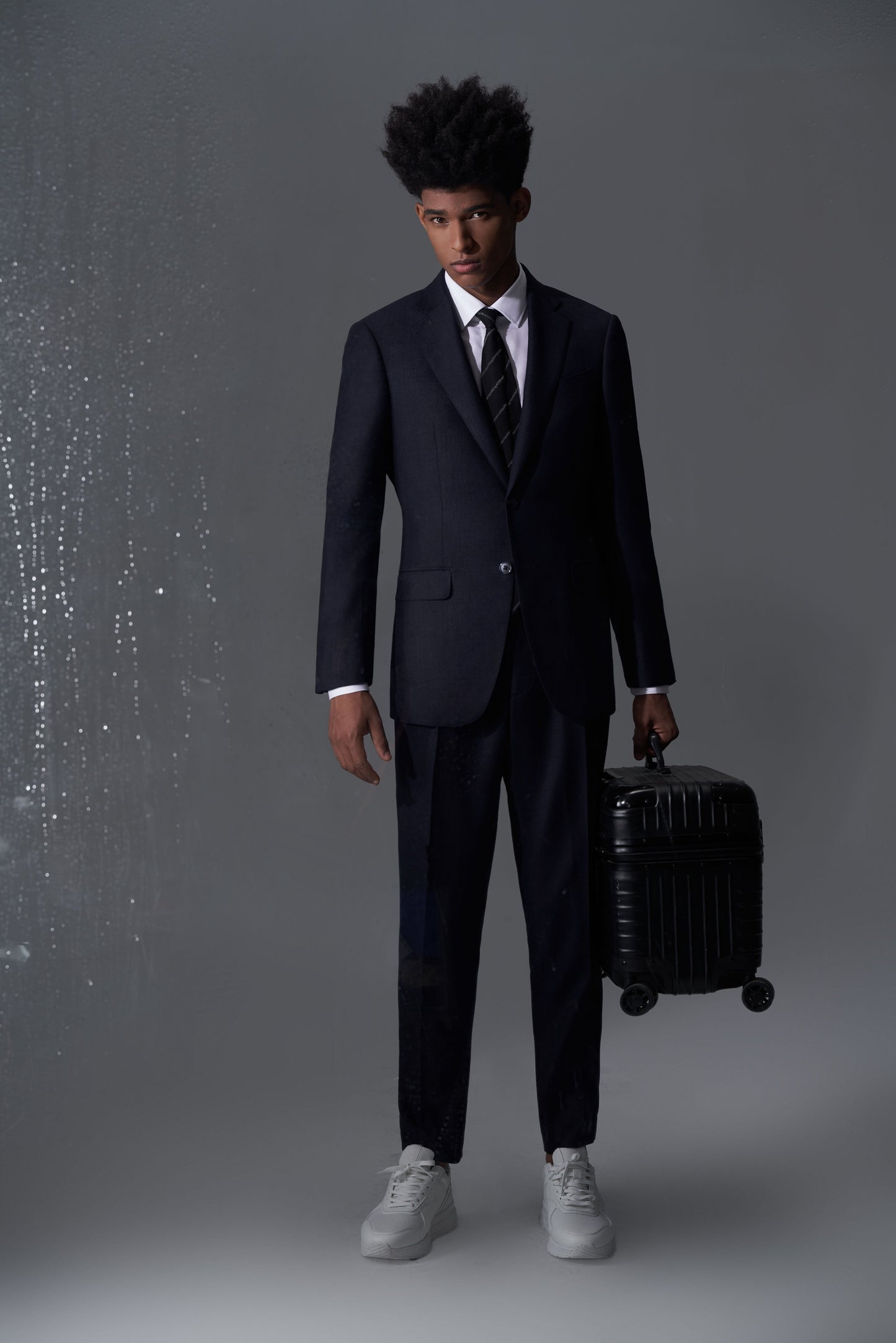 Zegna Deep Navy Travel-Friendly Bespoke Suit | Niviosuits